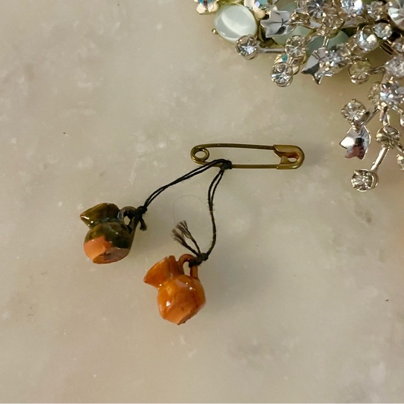 Vintage Tiny Pot Pin - Picture 1 of 3